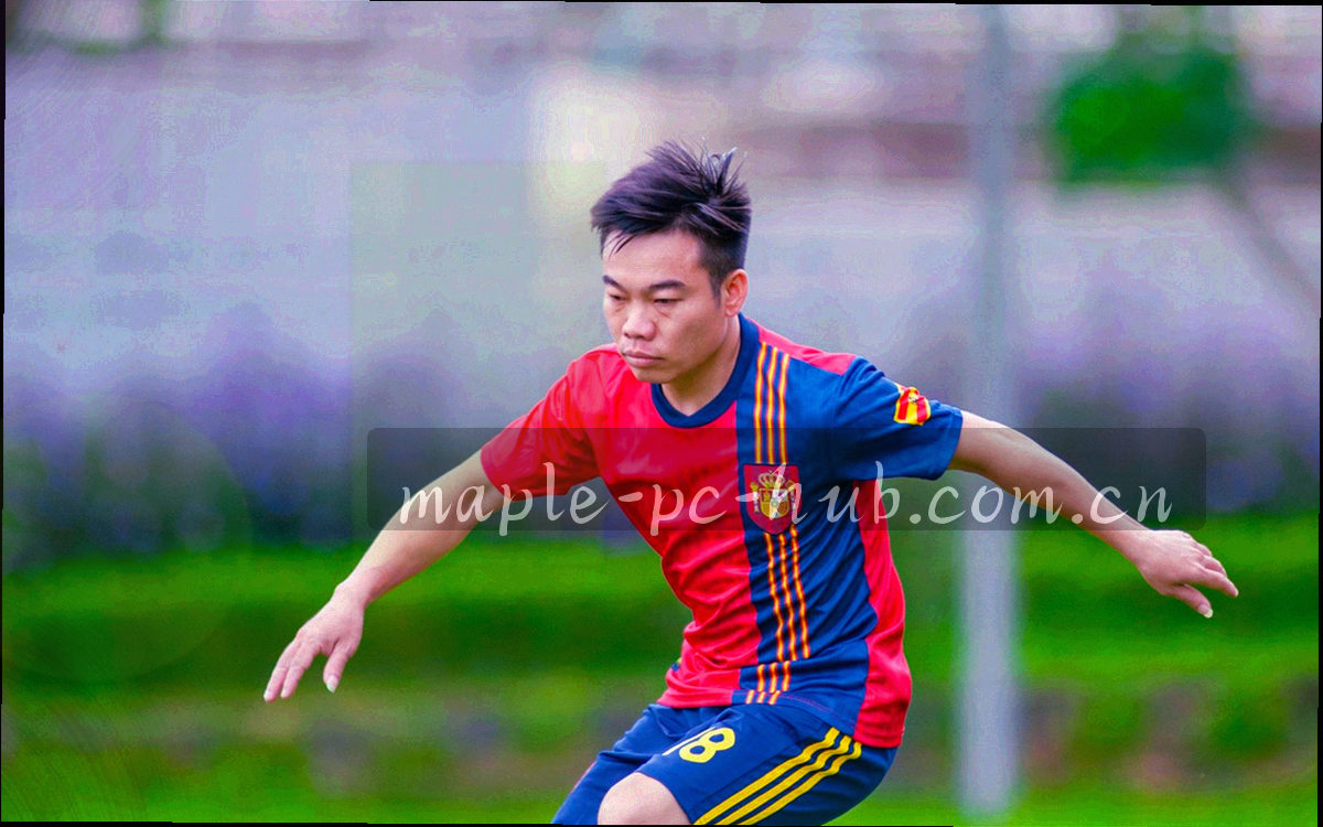 平板与笔记本并排摆放的路径标注示意，无品牌标识与人物
